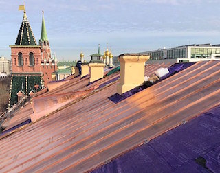 Медная кровля на корпусе Московского Кремля