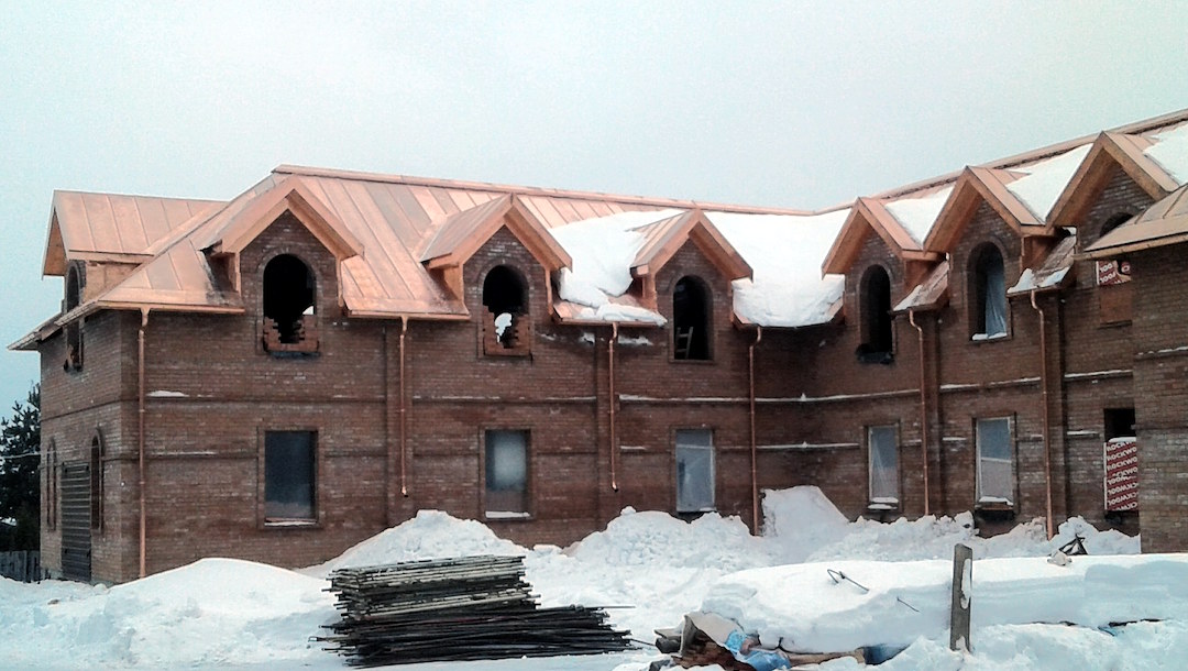 Медная кровля смонтирована